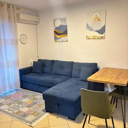 21 Steps' Lovely In The Center Apartment Tirana