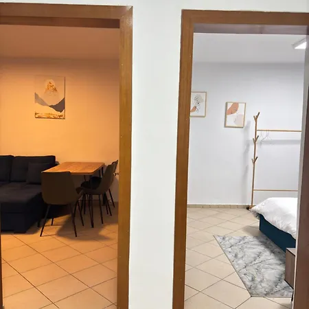 21 Steps' Lovely In The Center Apartment