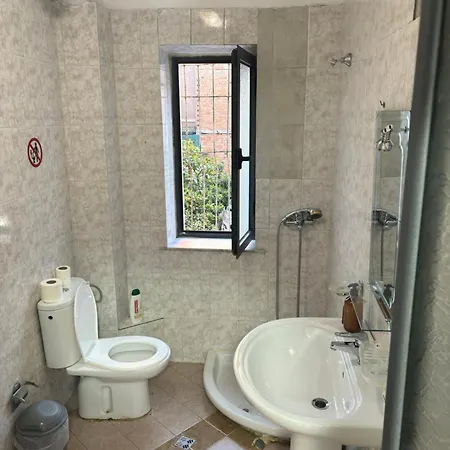 21 Steps' Lovely In The Center Tiran