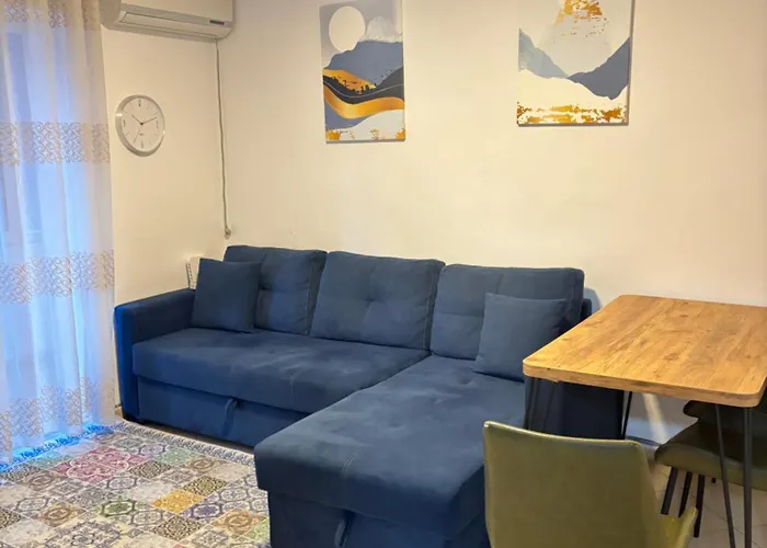 21 Steps' Lovely In The Center Daire Tiran